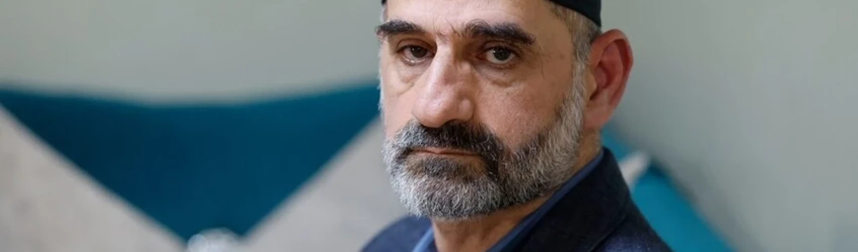 مؤسس "ملفات قيصر" يردّ على مهاجميه: النقد حقّ لكل السوريين تجاه من يدّعون تمثيلهم