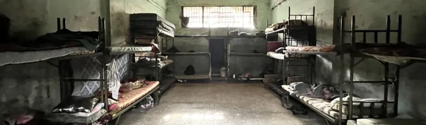 رويترز: سجون الأسد تعيد فتح أبوابها في سوريا الجديدة بمعتقلين جدد وظروف قاسية