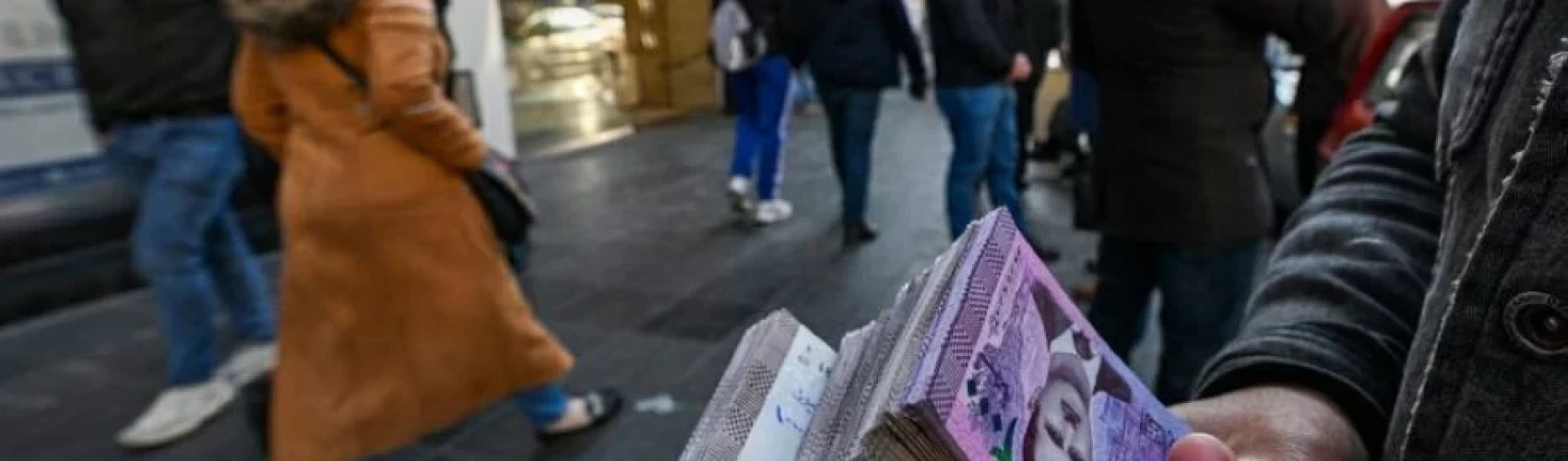 تراجع طفيف للدولار مقابل الليرة السورية اليوم الجمعة