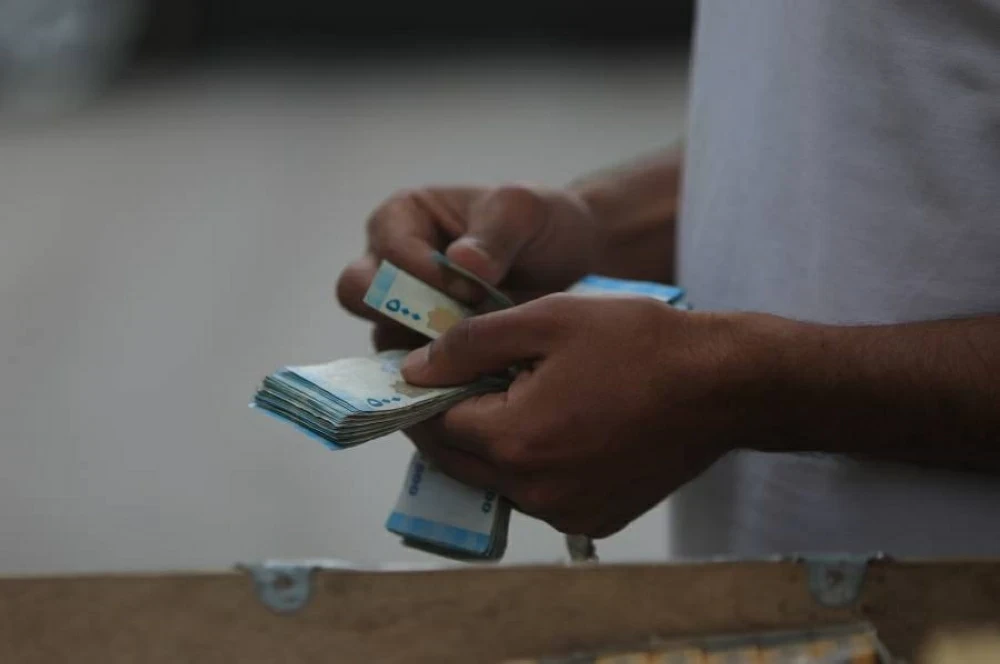 انخفاض نسبي للدولار في سوريا اليوم الجمعة