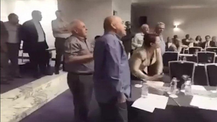 شبيحة الأسد تدفع رئيس هيئة الت...