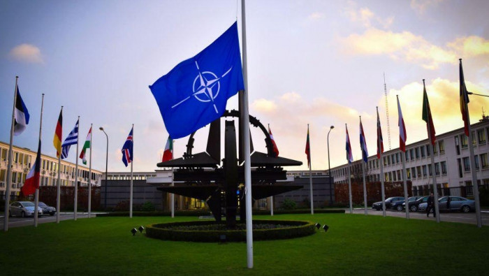 "الناتو" يدعو الجميع لضبط النف...