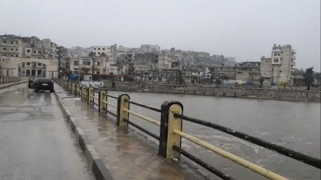 محلي "جسر الشغور" يحذر من كارث...