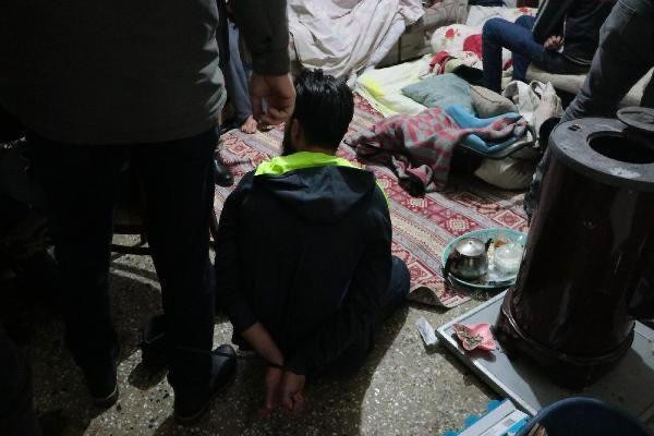 بتهمة بيع المخدرات.. القبض على...