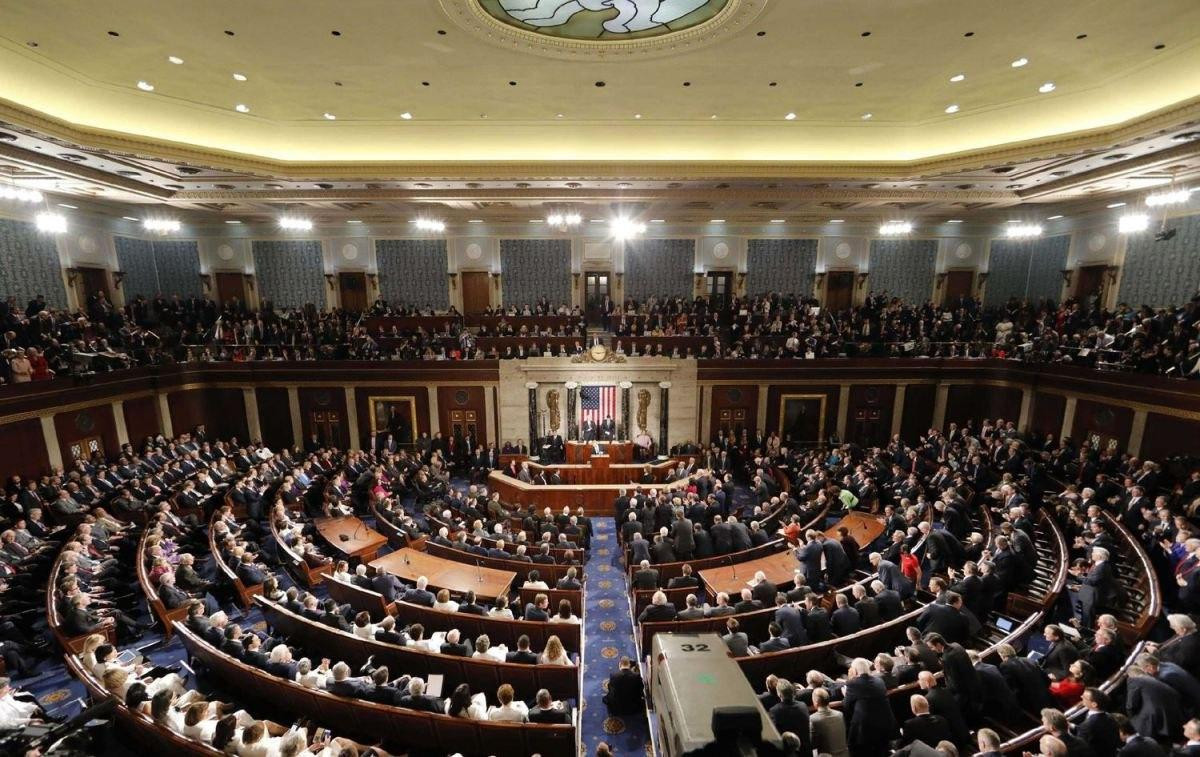 زعيم الحزب الجمهوري الأميركي ي...