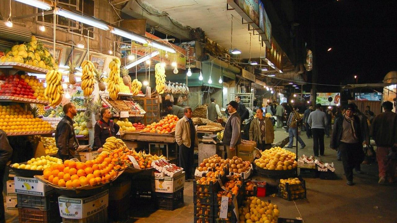 انهيار الليرة يشل حركة الأسواق...