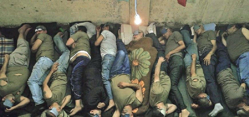 يعتقل الآلاف.. النظام يفرج عن...