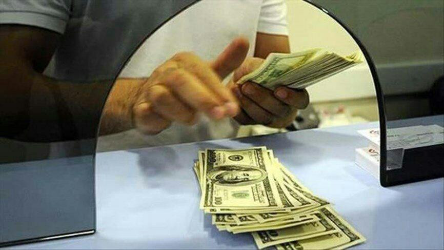 الليرة تحتضر وتسجل رقما جديدا