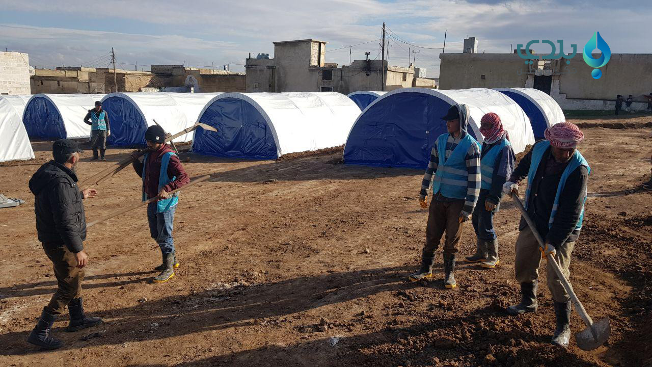 فريق تطوعي محلي يوسع مخيم بريف...