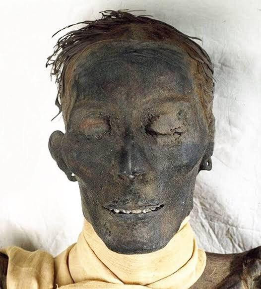 مومياء مصرية تتكلم بعد ٣٠٠٠ آل...