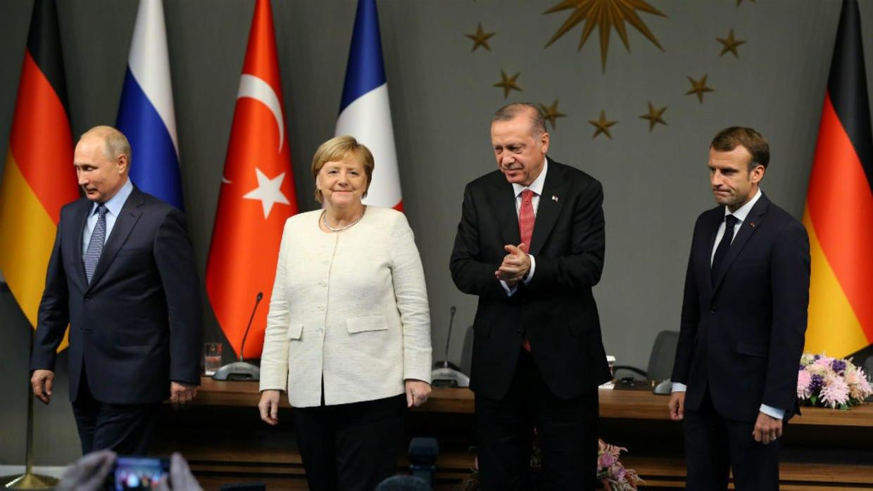 ميركل تعلن دعمها لعقد قمة "ربا...