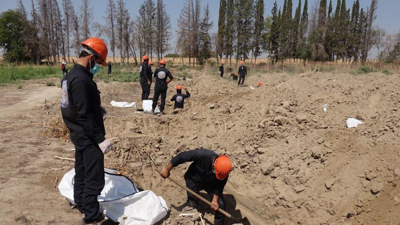 اكتشاف مقبرة جماعية جديدة في ا...