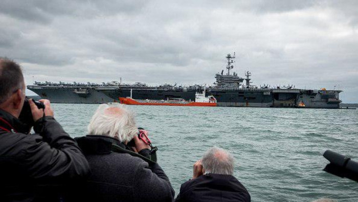 "هاري ترومان" تتقدم مجموعة سفن...