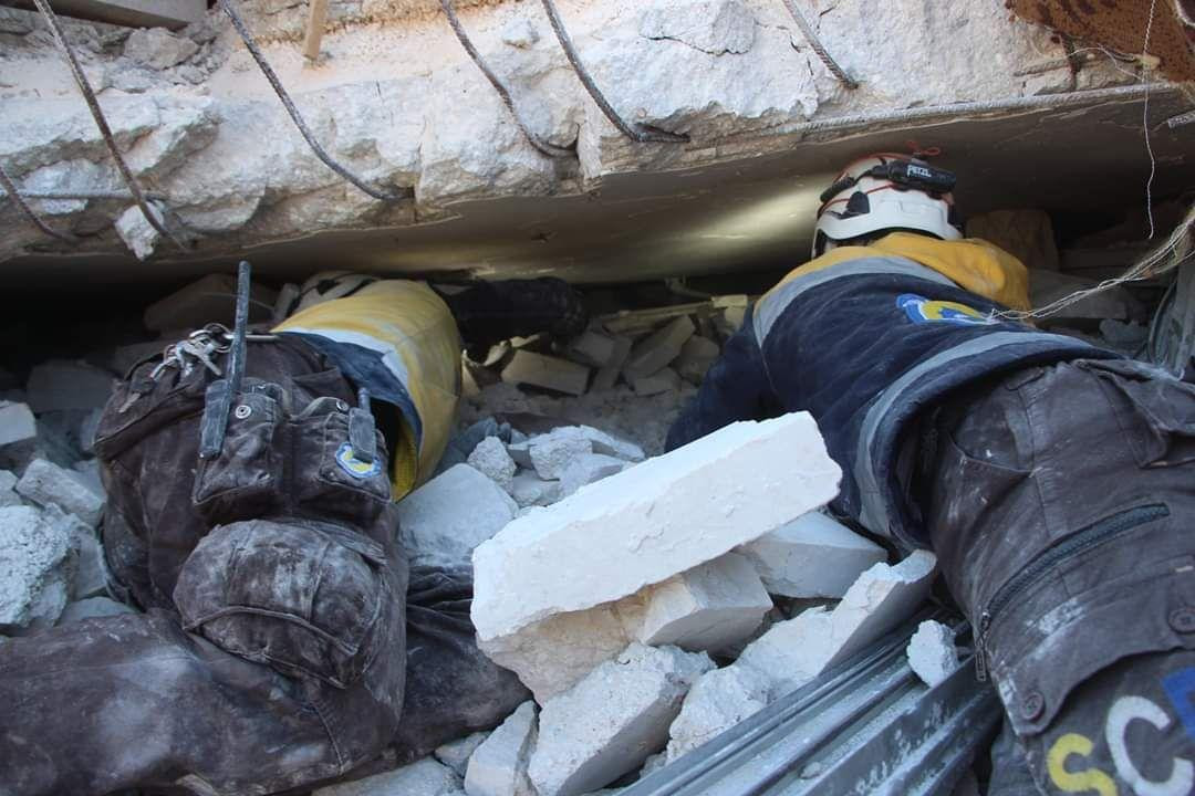 جرحى من متطوعي الدفاع المدني ب...