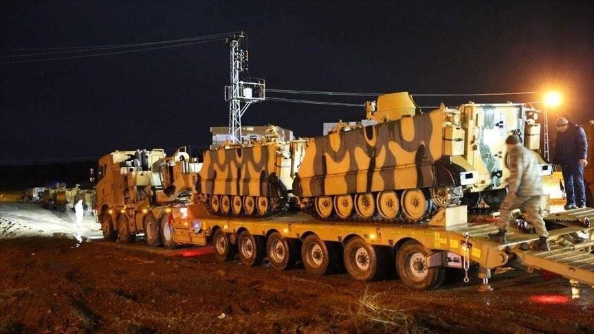 تركيا ترسل تعزيزات ضخمة إلى إد...