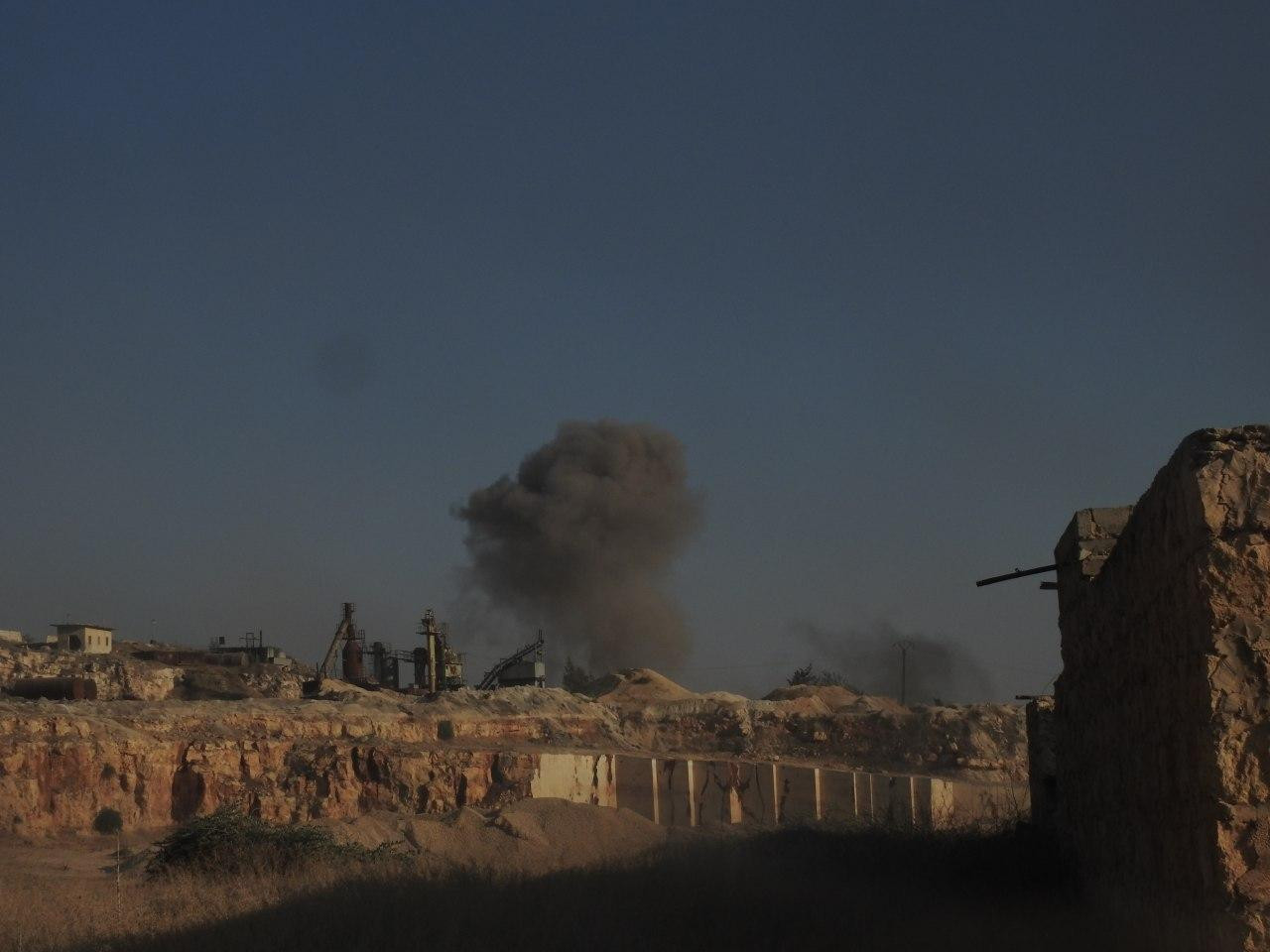 شهيد طفل وجرحى بقصف مخيم للناز...