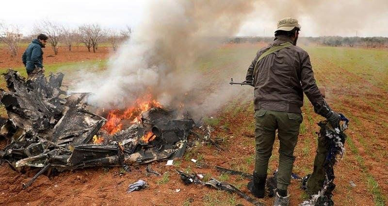 تعرف إلى طاقم المروحية التي سق...