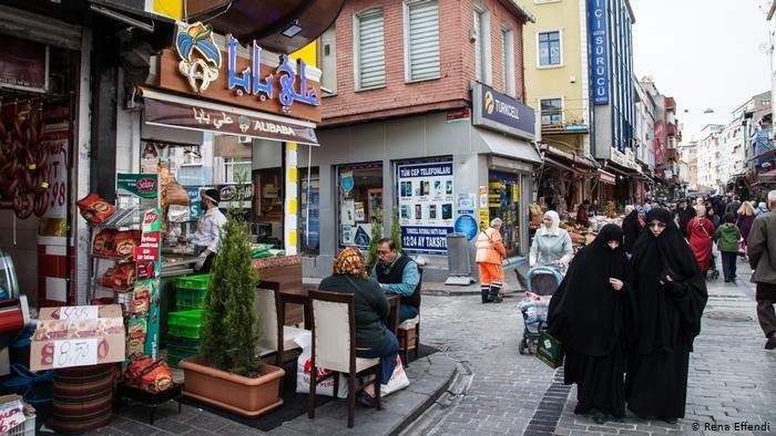 لاجئون سوريون ضحايا المعركة ضد...