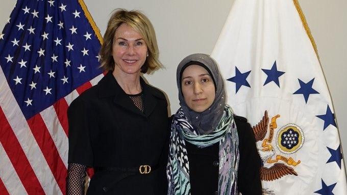 مسؤولة أمريكية تثني على الطبيب...