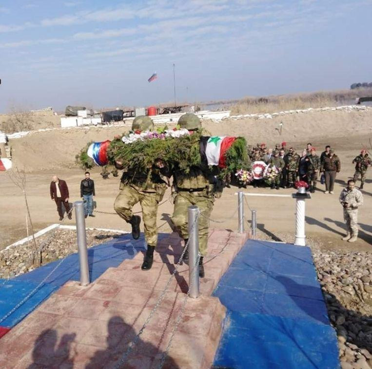 نصب تذكاري لقتلى روس في دير ال...