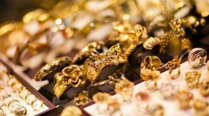 "كورونا" يرفع سعر الذهب رسميا...