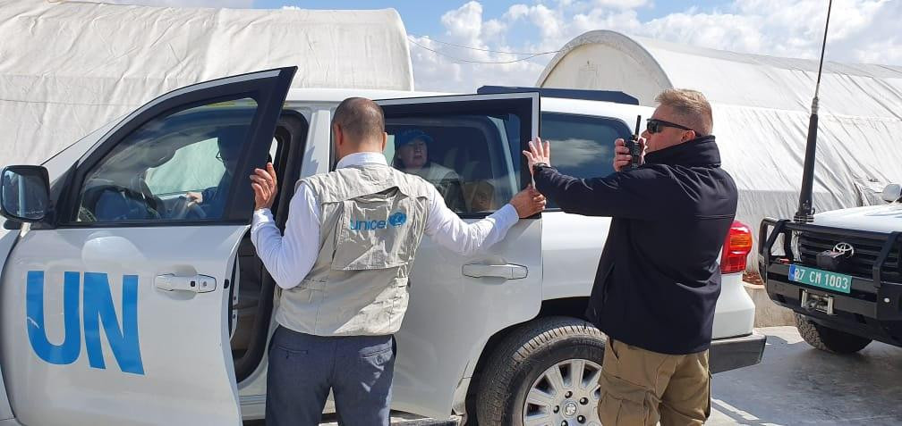 وفد أممي يزور مخيما شمالي إدلب...