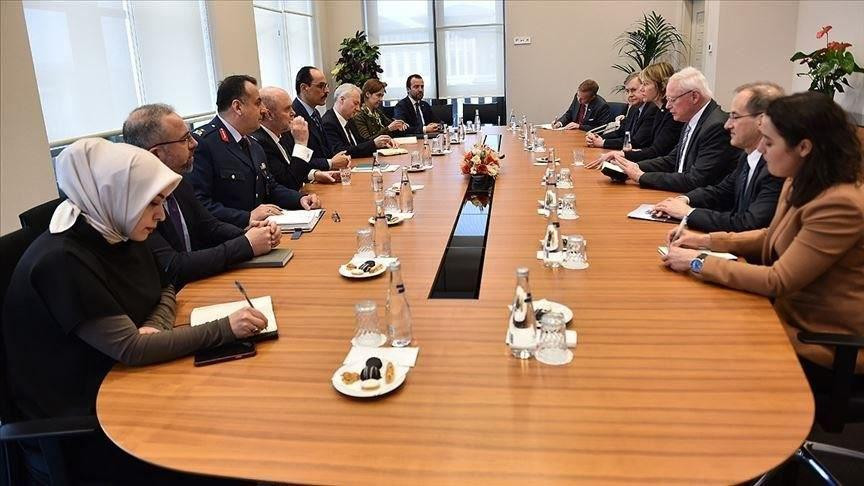 لقاء مغلق بين "قالن" و"جيفري و...