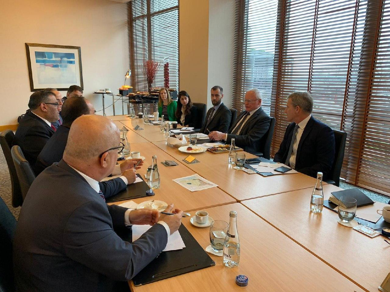 جيفري يبحث مع هيئات المعارضة ا...