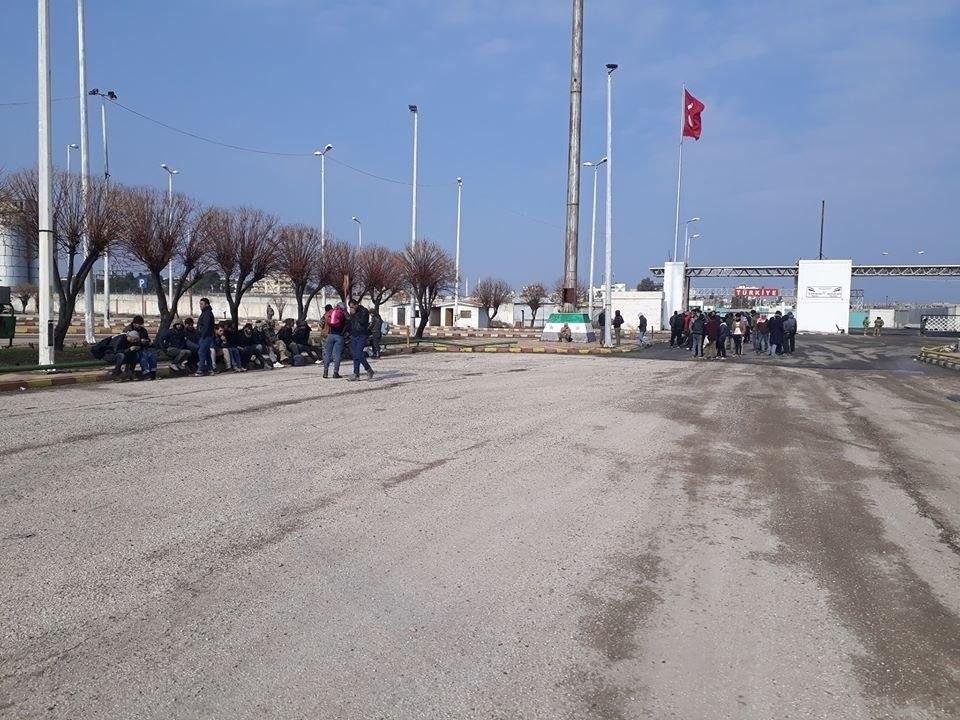 إغلاق معبر تل أبيض الحدودي بسب...