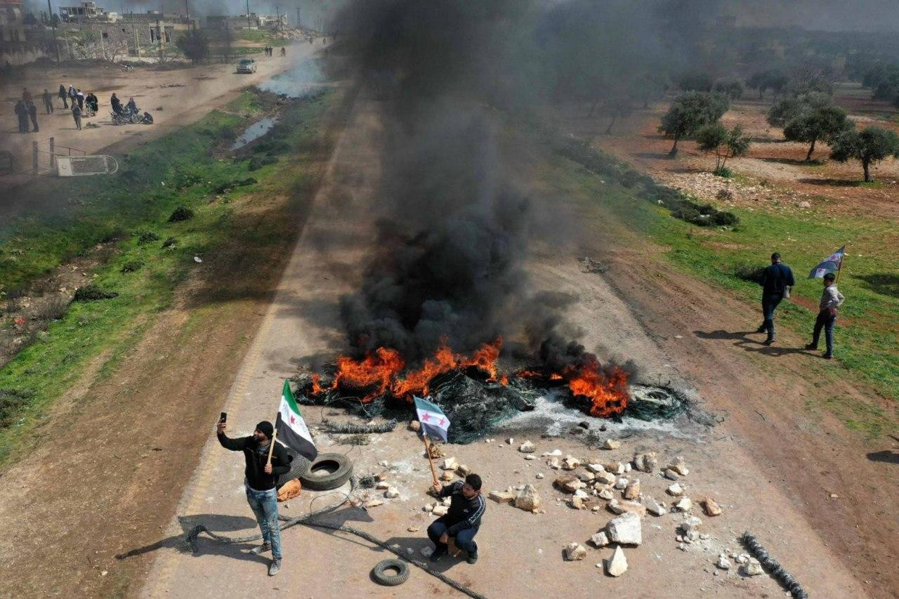 تسيير دورية ثانية على طريق M4...