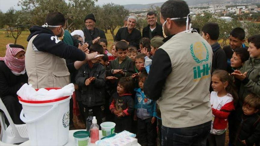 بدء فحص آلاف النازحين شمال سور...