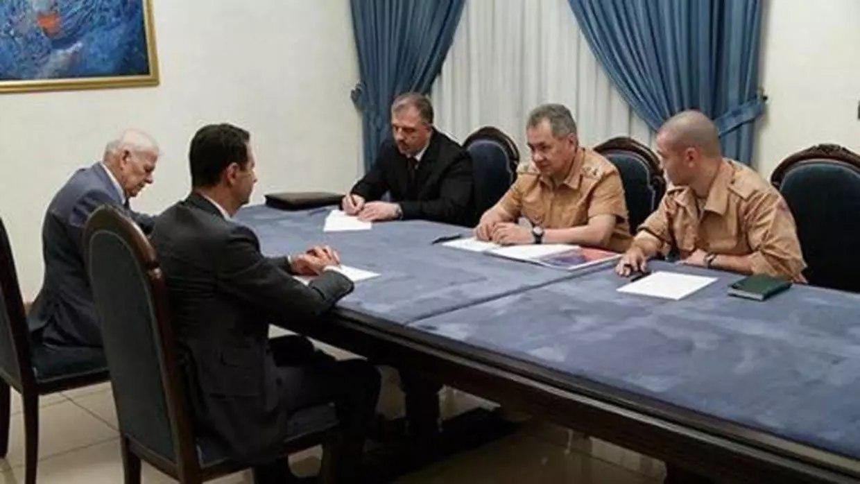 في زيارة خاطفة.. وزير الدفاع ا...