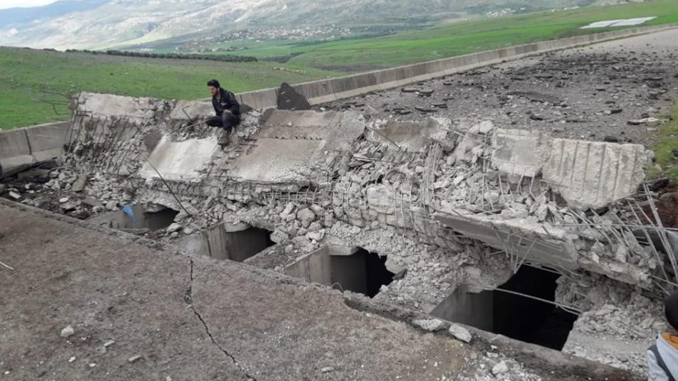 انقطاع طريق (M4) بعد تفجير مجه...