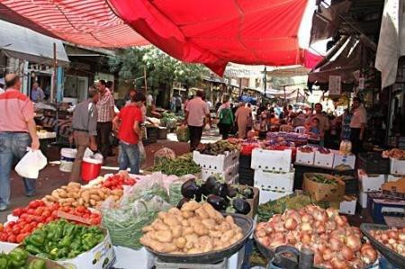 أسعار المواد الغذائية تحلّق بم...