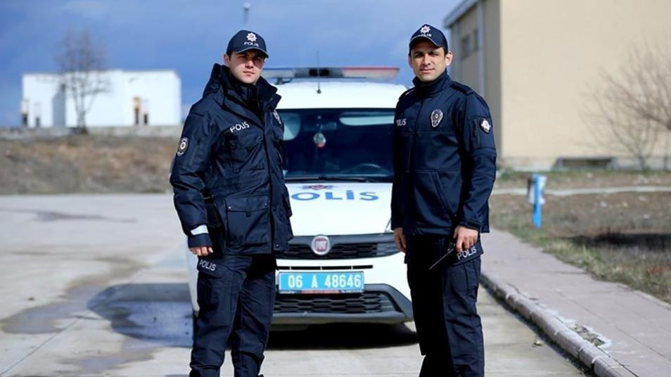 الشرطة التركية تخاطب السوريين...