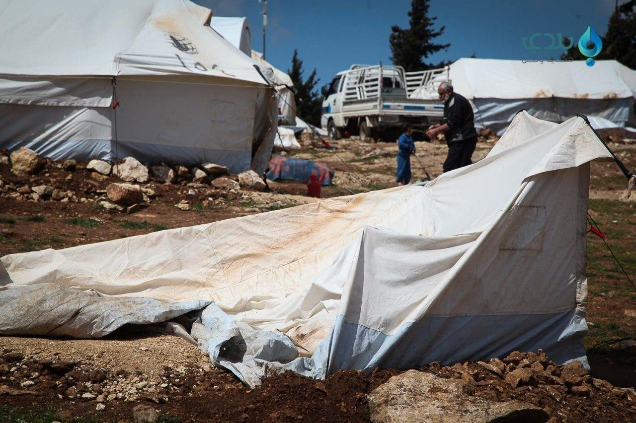 بعد أن شردتهم العاصفة.. مئات ا...