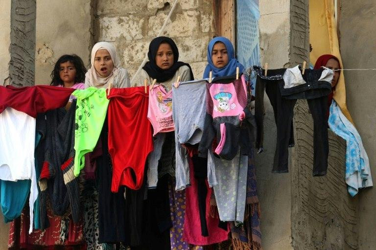 اللاجئون السوريون والفلسطينيون...