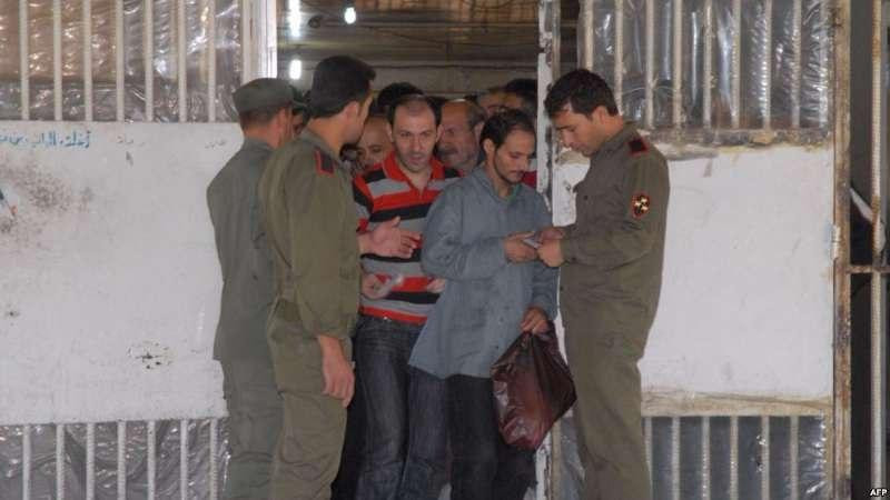 مصادر: النظام يطلق سراح العشرا...