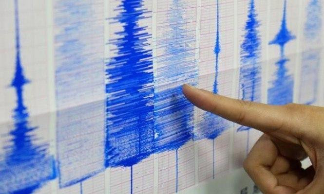 تسجيل هزة أرضية خفيفة قبالة سو...