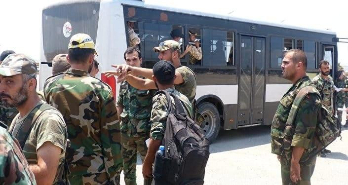 عناصر قوات النظام يعتصمون في ا...