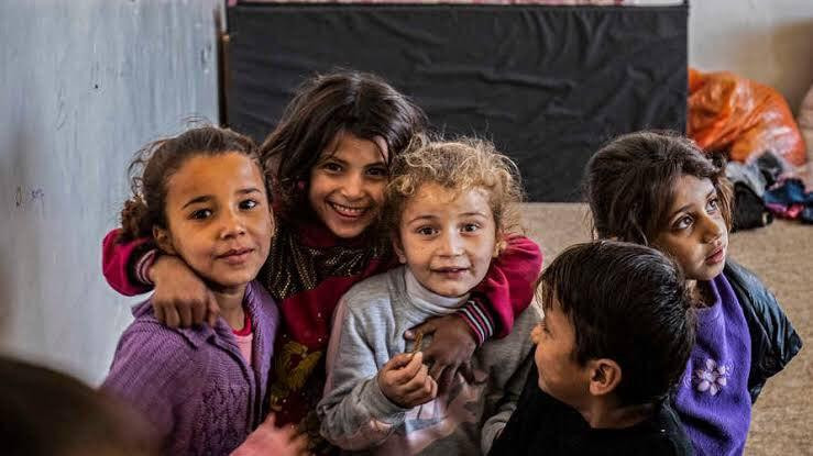 نيويورك تايمز: 900 طفل من أبنا...