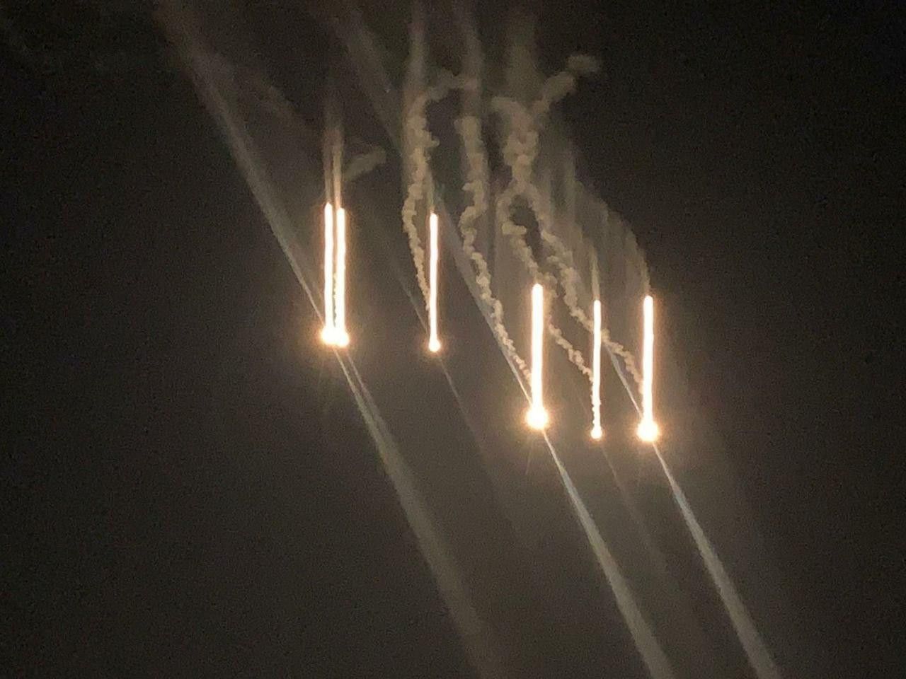 طيران روسي يلقي قنابل ضوئية في...