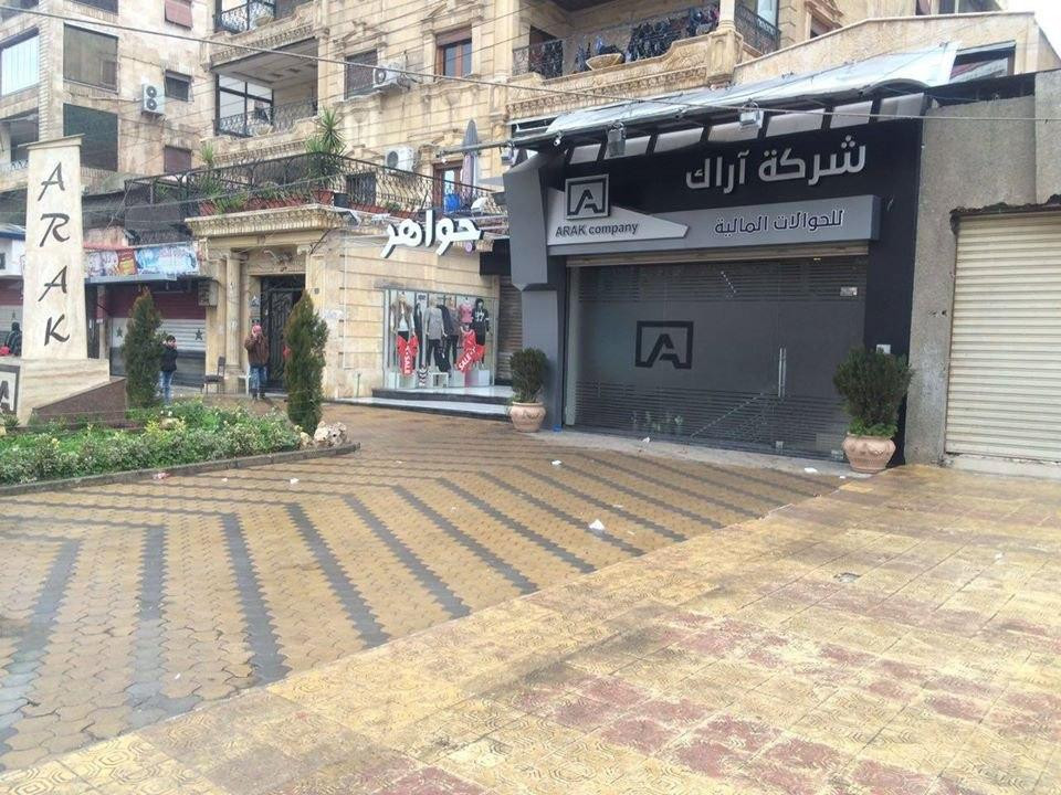 النظام يجمد ست شركات للحوالات...