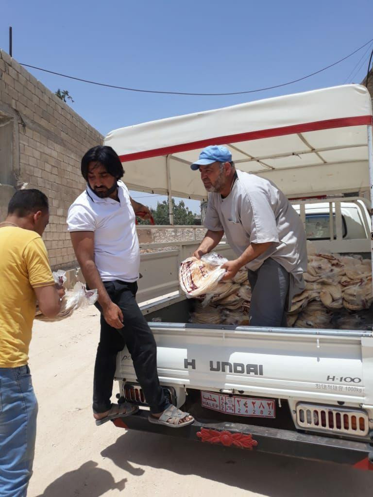 مبادرة خيرية.. توزيع الخبز مجا...