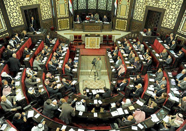 "برلمان" النظام ينتقل من التصف...