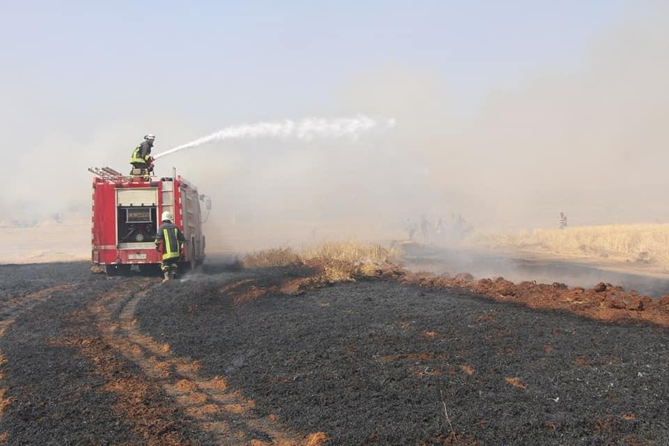 إخماد 23 حريقا بالشمال السوري