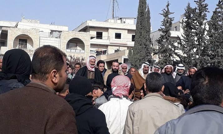 أهالي "الشيوخ" بريف حلب يتظاهر...