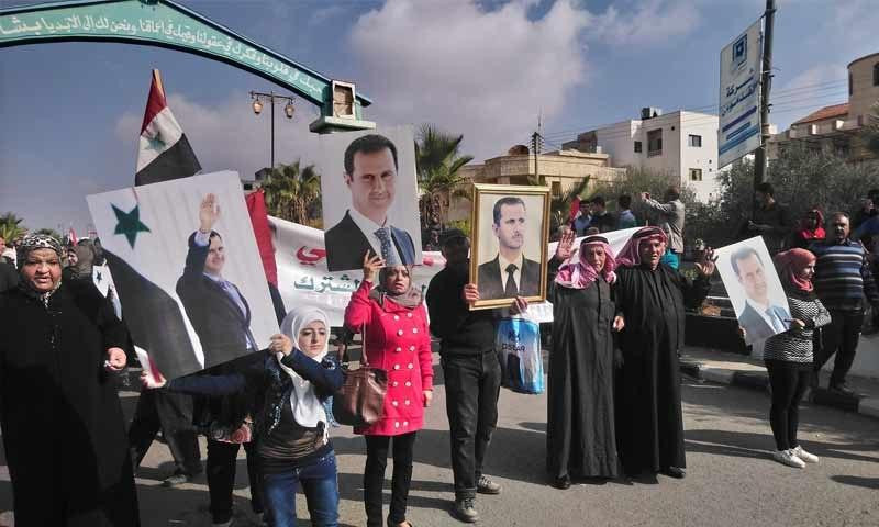 النظام يجبر الموظفين على الخرو...