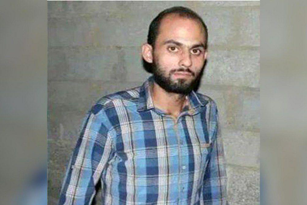 دمشق.. النظام يبلغ ثلاث عائلات...