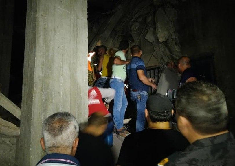 مصرع خمسة أشخاص في انهيار بناء...